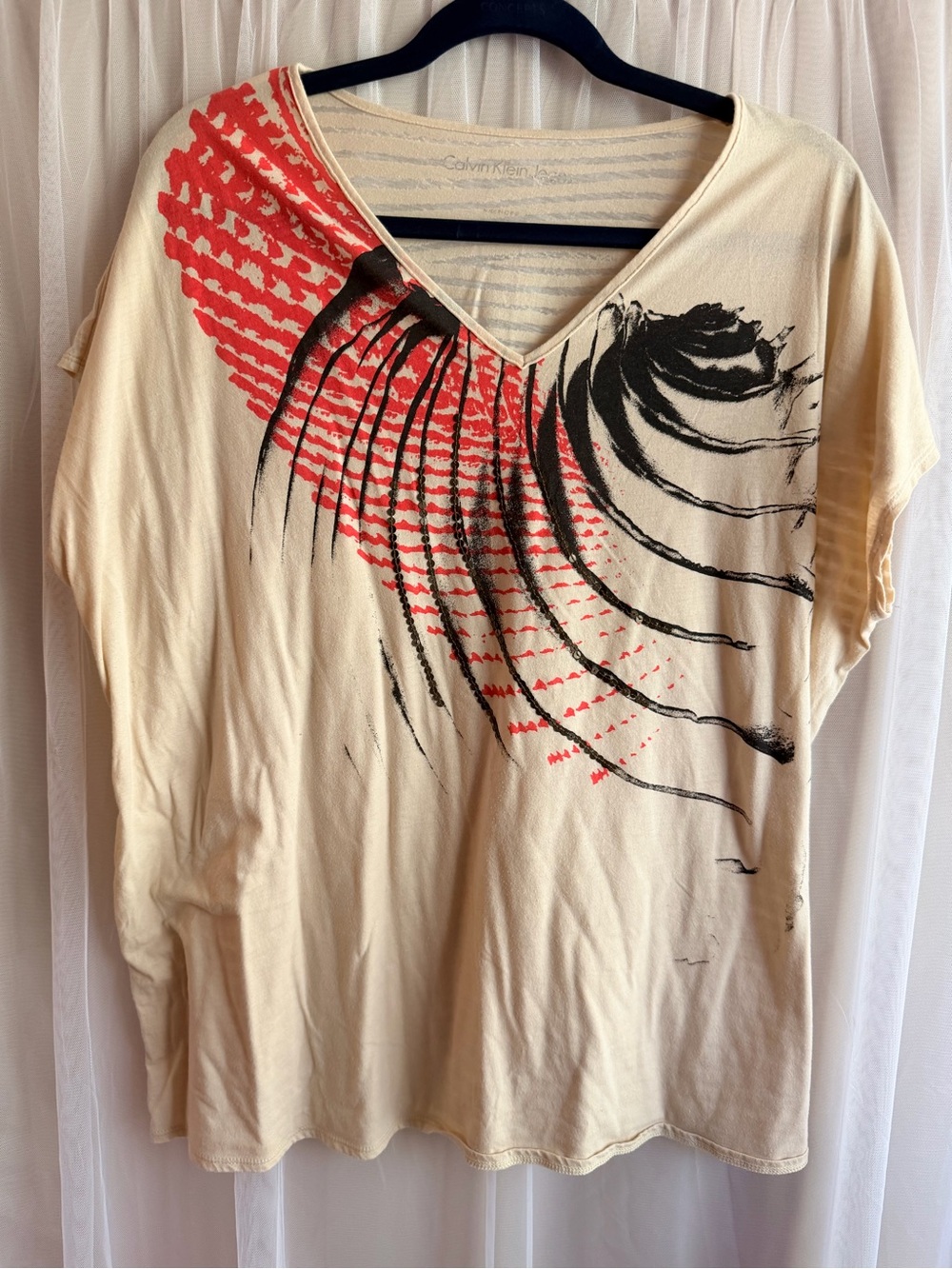 Calvin Klein Cream short Sleeve V-Neck Top with Red & Black Graphic Sz 1X